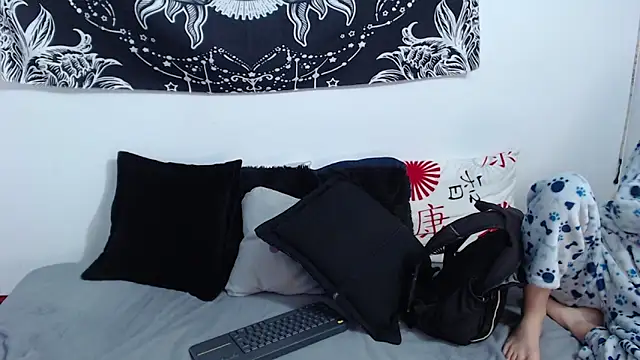 Snapshot of emily_n_abby chatting on November 26, 12:27 pm emily n abby online show from November 26, 12:27 pm