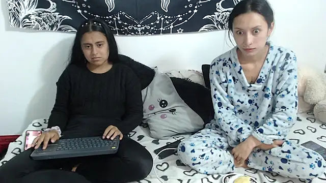 emily n abby online show from May 8, 10:41 am