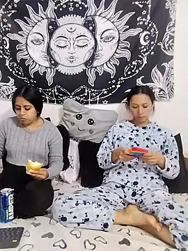 emily n abby online show from April 27, 1:53 pm