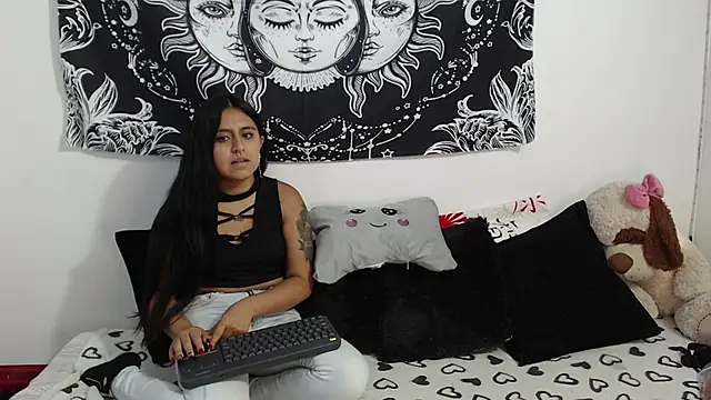 Snapshot of emily_n_abby chatting on November 3, 12:31 pm emily n abby online show from November 3, 12:31 pm