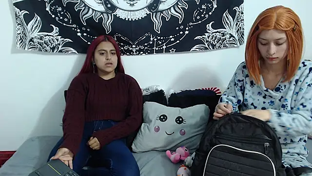 Snapshot of emily_n_abby chatting on November 27, 12:27 pm emily n abby online show from November 27, 12:27 pm