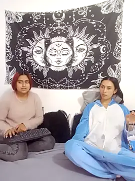 emily n abby online show from February 24, 1:34 pm