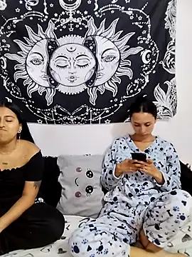 emily n abby online show from April 18, 1:24 pm