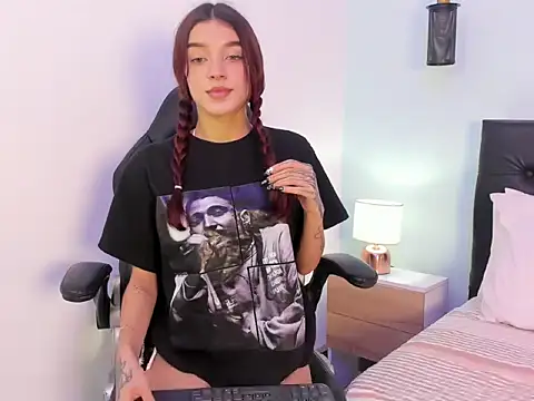 Coral Jhones online show from October 20, 12:24 am