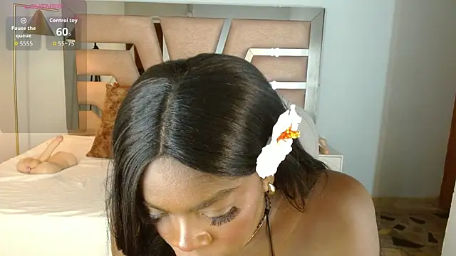 Maiacharris  online show from November 6, 8:02 pm