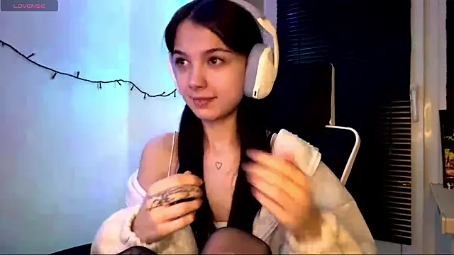 HanaMantanaDell online show from March 11, 5:51 pm