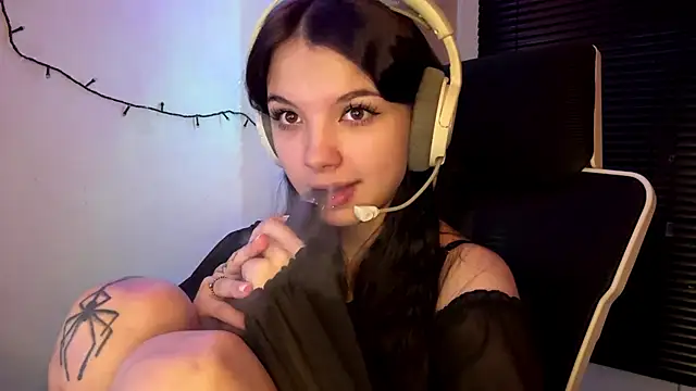 HanaMantanaDell online show from February 10, 5:23 pm