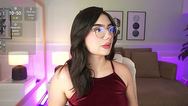 EmilyTurneer online show from March 18, 7:15 pm