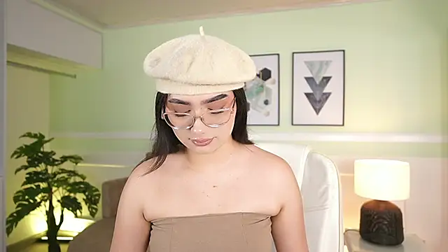 EmilyTurneer online show from November 19, 7:14 pm