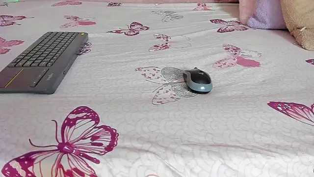 mia  blaze   online show from April 23, 3:02 am