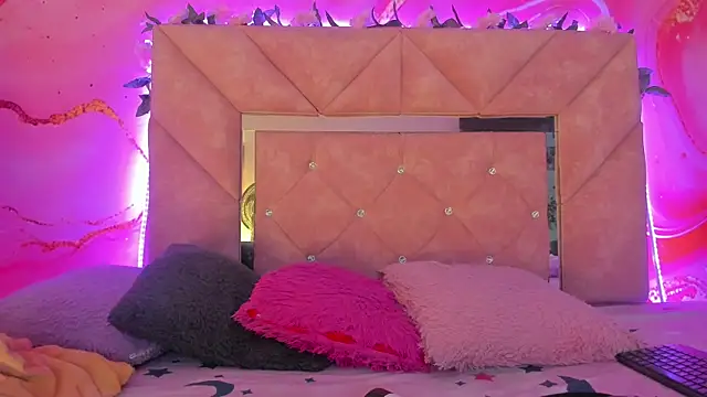 mia  blaze   online show from January 12, 3:02 am