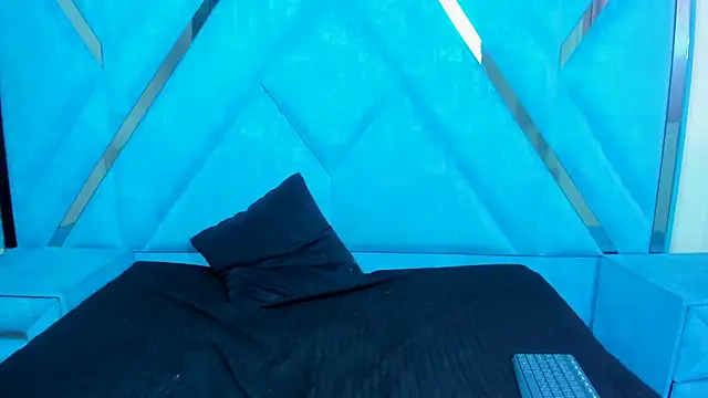 talialadyx online show from April 18, 7:07 pm