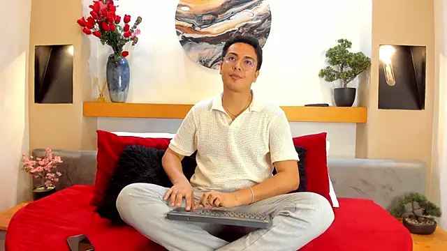 Snapshot of JohnBelRose chatting on November 5, 7:50 pm JohnBelRose online show from November 5, 7:50 pm