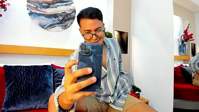 Snapshot of JohnBelRose chatting on November 11, 7:19 pm JohnBelRose online show from November 11, 7:19 pm