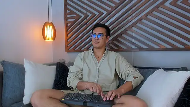 Snapshot of JohnBelRose chatting on October 24, 8:08 pm JohnBelRose online show from October 24, 8:08 pm