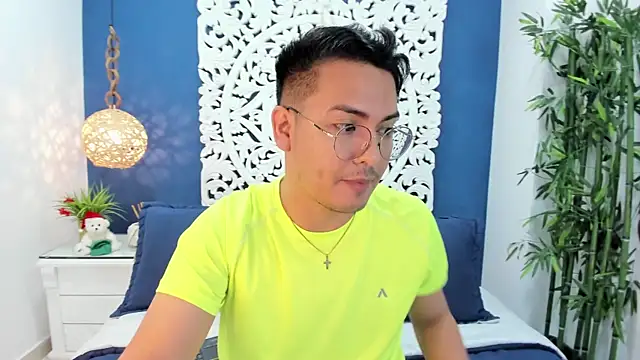 Snapshot of JohnBelRose chatting on November 16, 11:04 am JohnBelRose online show from November 16, 11:04 am