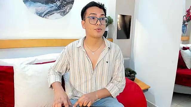 Snapshot of JohnBelRose chatting on November 27, 8:31 pm JohnBelRose online show from November 27, 8:31 pm