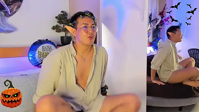 Snapshot of JohnBelRose chatting on October 28, 7:24 pm JohnBelRose online show from October 28, 7:24 pm