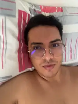 Snapshot of JohnBelRose chatting on November 30, 1:12 pm JohnBelRose online show from November 30, 1:12 pm