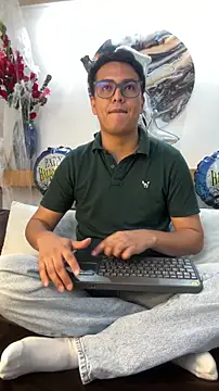 Snapshot of JohnBelRose chatting on November 1, 7:52 pm JohnBelRose online show from November 1, 7:52 pm