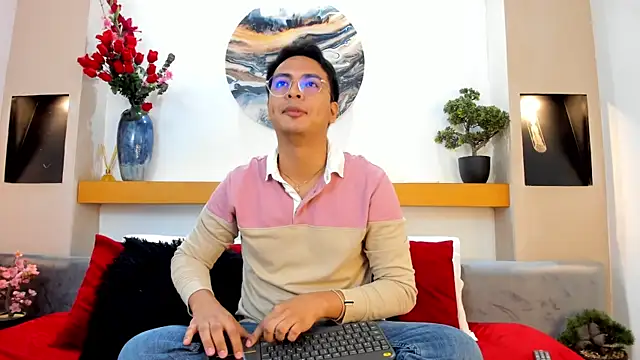 Snapshot of JohnBelRose chatting on November 4, 7:39 pm JohnBelRose online show from November 4, 7:39 pm