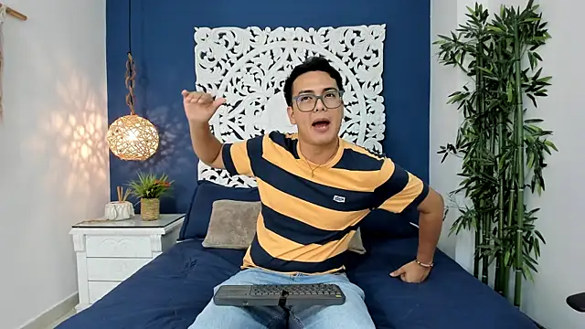 Snapshot of JohnBelRose chatting on October 25, 7:36 pm JohnBelRose online show from October 25, 7:36 pm