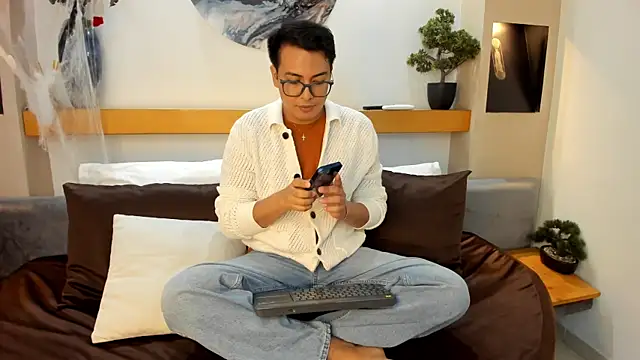 Snapshot of JohnBelRose chatting on November 3, 7:17 pm JohnBelRose online show from November 3, 7:17 pm