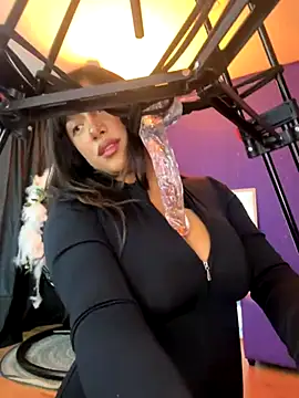 Snapshot of Nefertari__ chatting on November 25, 11:54 am Nefertari online show from November 25, 11:54 am