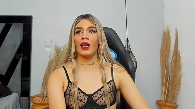 Snapshot of Amelia_Brixton chatting on December 18, 4:28 am Amelia Brixton online show from December 18, 4:28 am