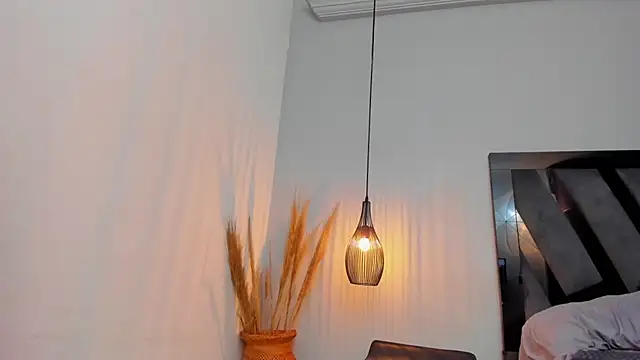 Snapshot of Amelia_Brixton chatting on February 16, 8:24 am Amelia Brixton online show from February 16, 8:24 am