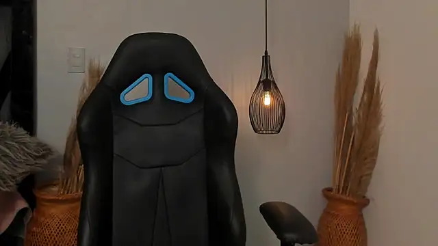 Snapshot of Amelia_Brixton chatting on December 19, 6:27 am Amelia Brixton online show from December 19, 6:27 am