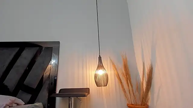 Snapshot of Amelia_Brixton chatting on February 13, 9:31 am Amelia Brixton online show from February 13, 9:31 am