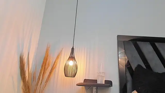 Snapshot of Amelia_Brixton chatting on February 17, 5:16 am Amelia Brixton online show from February 17, 5:16 am