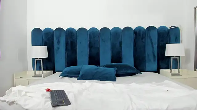 AuraSky  online show from November 4, 7:17 pm