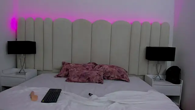 AuraSky  online show from November 20, 6:41 pm