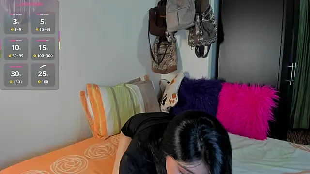 Snapshot of maddysonn_222 chatting on October 31, 1:57 am maddysonn 222 online show from October 31, 1:57 am