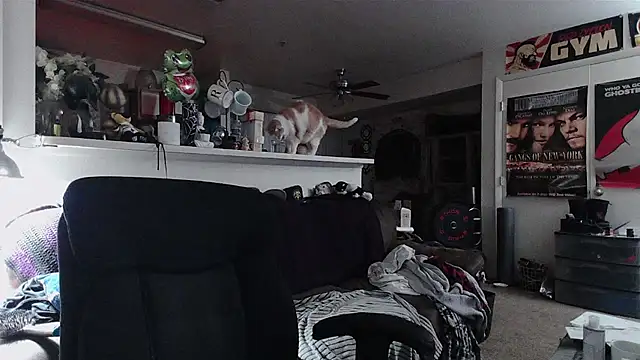 biggerisbetter12 online show from April 11, 6:10 am