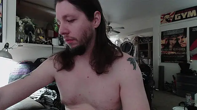 biggerisbetter12 online show from March 15, 9:00 pm