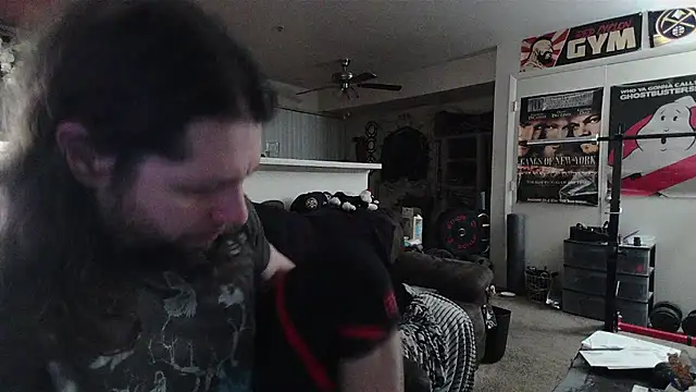 biggerisbetter12 online show from April 15, 9:04 am