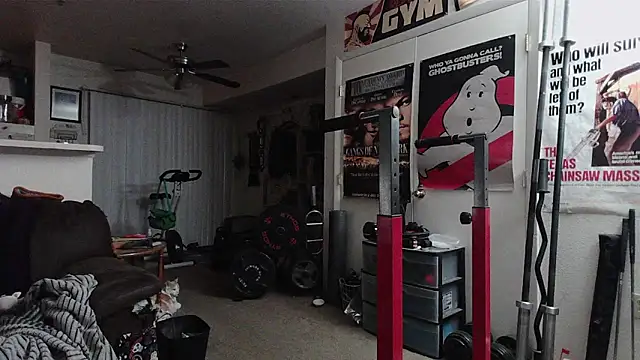 biggerisbetter12 online show from March 17, 5:21 am