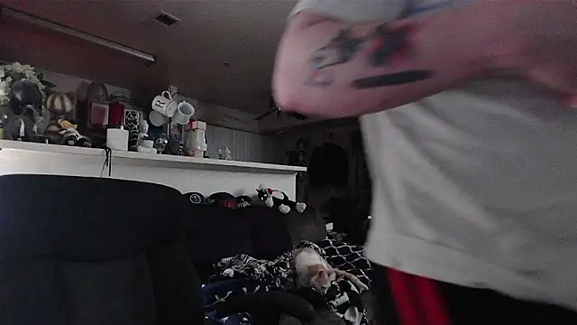 biggerisbetter12 online show from February 2, 7:51 am