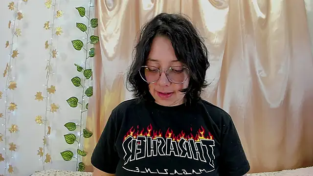 Milie yue online show from December 2, 2:08 pm