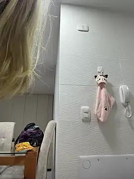  Alicee 1 online show from December 4, 1:37 am