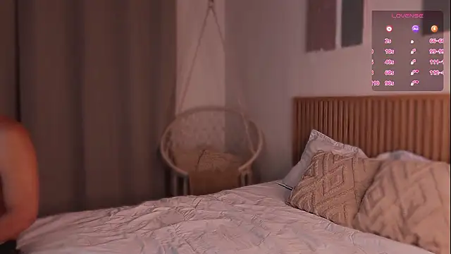 Snapshot of Little_Emma_11 chatting on February 16, 12:37 pm Little Emma 11 online show from February 16, 12:37 pm