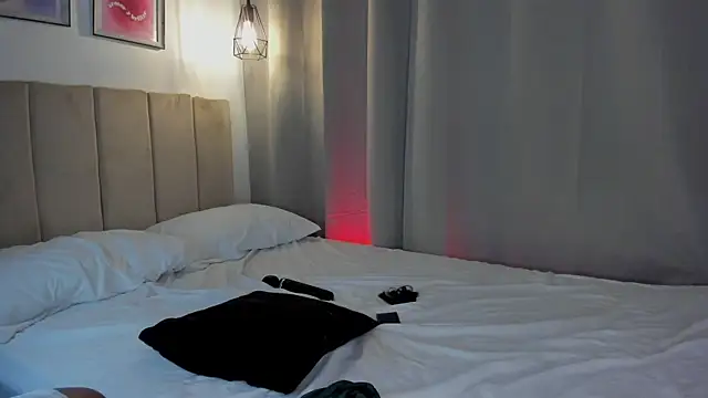 Snapshot of Little_Emma_11 chatting on November 17, 1:37 pm Little Emma 11 online show from November 17, 1:37 pm