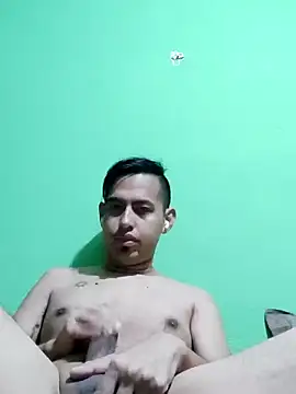 Snapshot of Dante2025xxx chatting on October 18, 1:40 am Dante2025xxx online show from October 18, 1:40 am