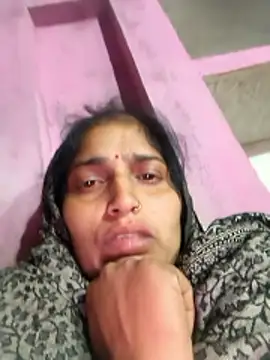 Snapshot of Pooja_shre chatting on January 6, 2:10 pm Pooja shre online show from January 6, 2:10 pm