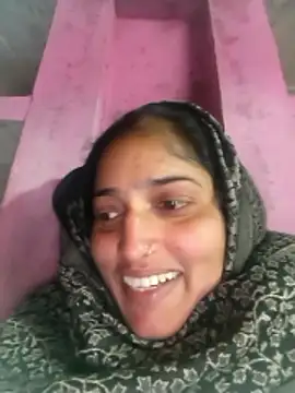 Snapshot of Pooja_shre chatting on January 10, 2:40 am Pooja shre online show from January 10, 2:40 am