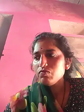 Snapshot of Pooja_shre chatting on May 2, 2:17 am Pooja shre online show from May 2, 2:17 am