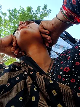 Snapshot of Pooja_shre chatting on December 20, 8:39 am Pooja shre online show from December 20, 8:39 am